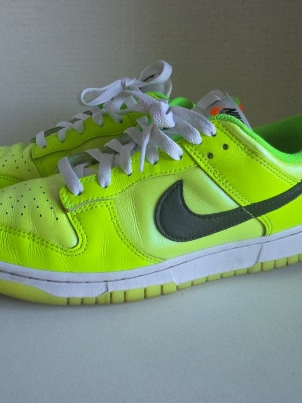 Nike Dunk SE Low Volt/Black/Total Orange/Green Strike Leather Size 9 FJ4610-702